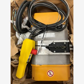 SPECIAL OFFER: CRANE 250KG-690V-60HZ, Cranes, SpareParts