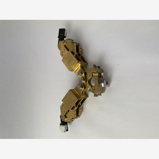 DOUBLE BRUSH HOLDER DOUBLE ARM 4x40x25 D. BRUSH HOLDER. HS Code: 73269098, CoO: AT. 