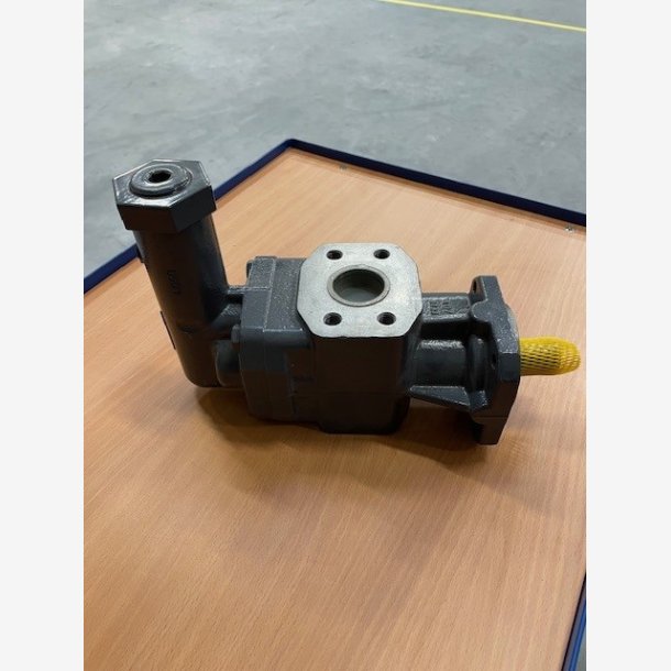 OIL PUMP KF63RF2-D15, 14 BAR 5. HS-Code: 84133020. COO: DK. Weight: 37.05. 