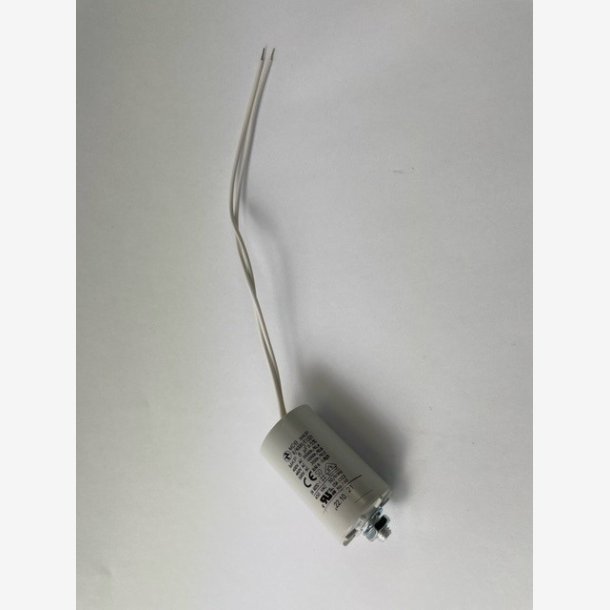 Capacitor MKP 8 uF Capacitors. Dimensions: 35x58mm, wire length is 235mm, stripping is 7mm